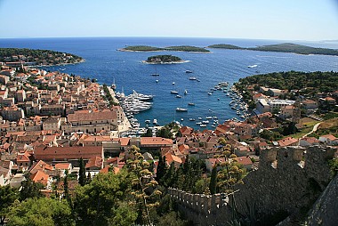 <a href="https://www.flickr.com/photos/ikimilikiliklik/3522479133" target="_blank">Hvar, &copy; by Aitor Salaberria, on Flickr</a>