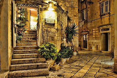 <a href="https://www.flickr.com/photos/croacia_/4684656021" target="_blank">Hvar, &copy; by Mario Fajt, on Flickr</a>