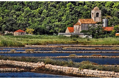 <a href="https://www.flickr.com/photos/croacia_/" target="_blank">Ston, &copy; by Mario Fajt, on Flickr</a>