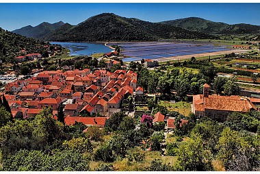 <a href="https://www.flickr.com/photos/croacia_/" target="_blank">Ston, &copy; by Mario Fajt, on Flickr</a>