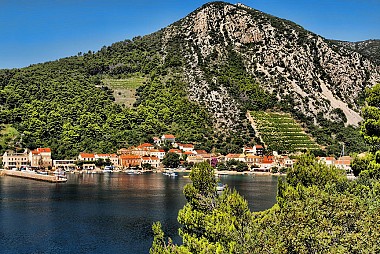 <a href="https://www.flickr.com/photos/croacia_/4684684467" target="_blank">Trstenik, &copy; by Mario Fajt, on Flickr</a>