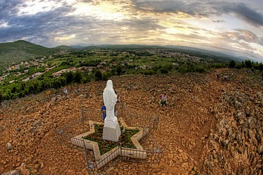 <a href="https://www.flickr.com/photos/whltravel/5370275639" target="_blank">Međugorje, &copy; by ...your local connection, on Flickr</a>