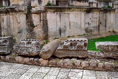 <a href="https://www.flickr.com/photos/leecannon/5427125676" target="_blank">Split, &copy; by Lee Cannon, on Flickr</a>