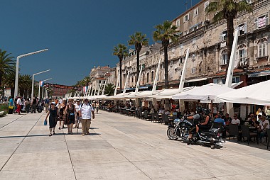 <a href="https://www.flickr.com/photos/lendog64/5848027590" target="_blank">Split, &copy; by LenDog64, on Flickr</a>