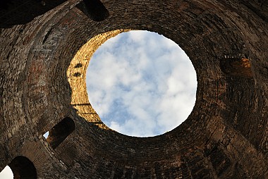 <a href="https://www.flickr.com/photos/sarahsampsel/9558533657" target="_blank">Split, &copy; by Sarah Sampsel, on Flickr</a>